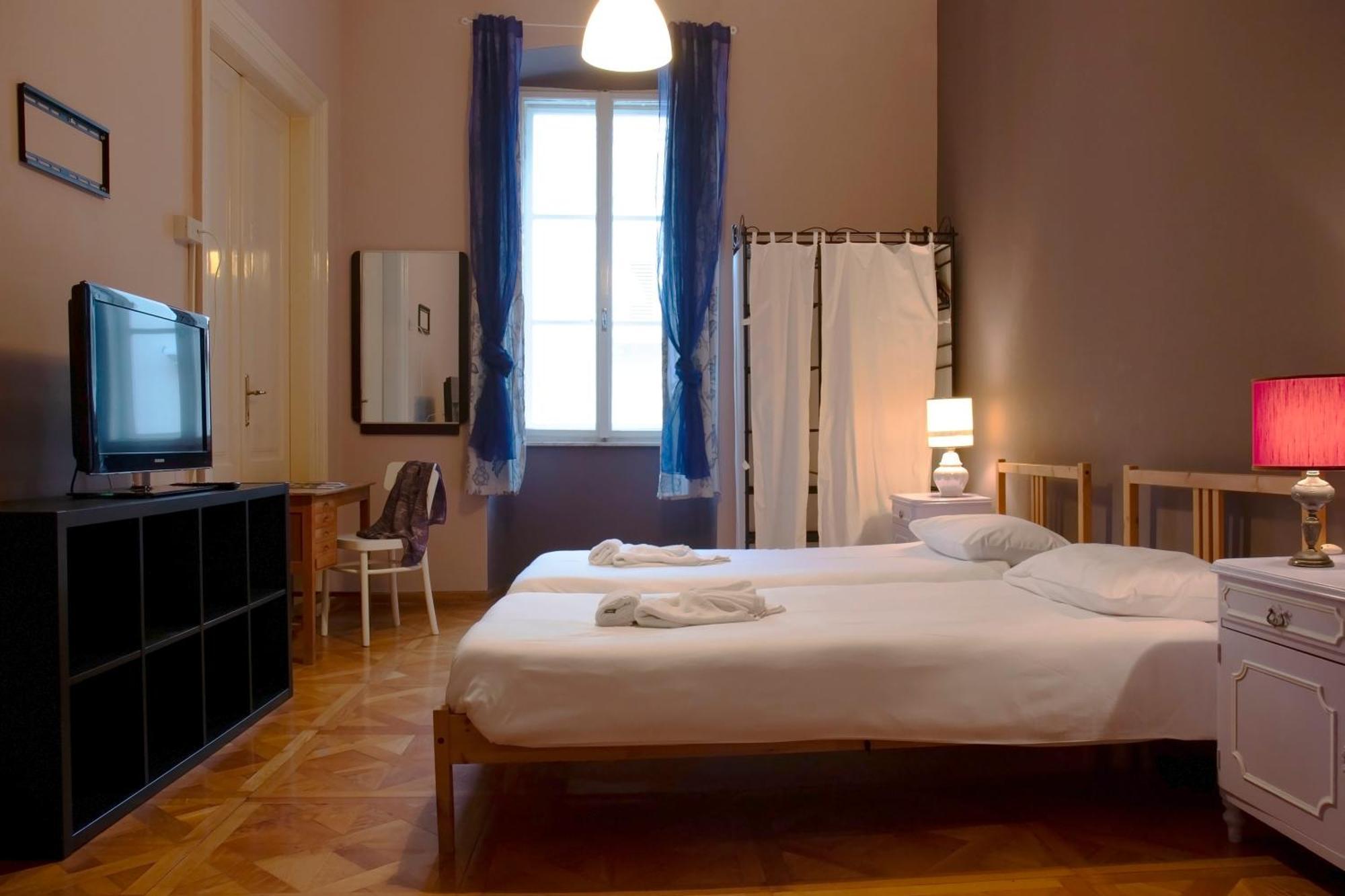 Hostel Teatro Трієст Екстер'єр фото