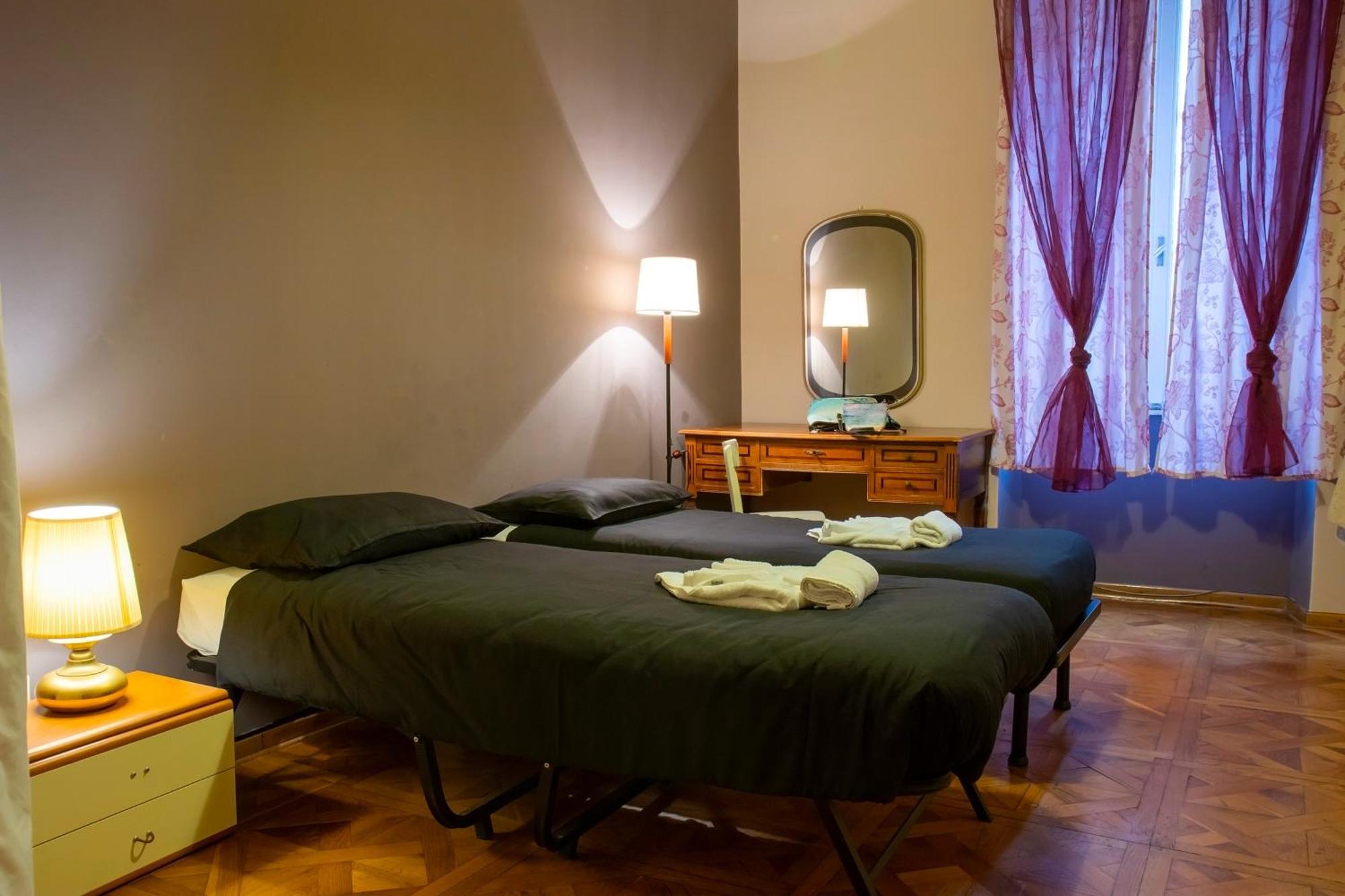 Hostel Teatro Трієст Екстер'єр фото